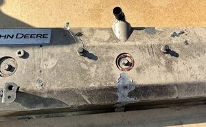 John Deere 6135 Valve Cover R523531