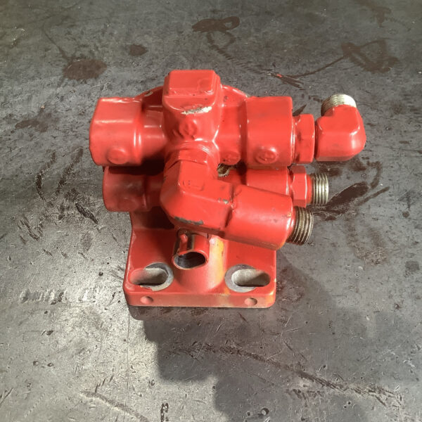 John Deere 6081 Oil Filter Housing