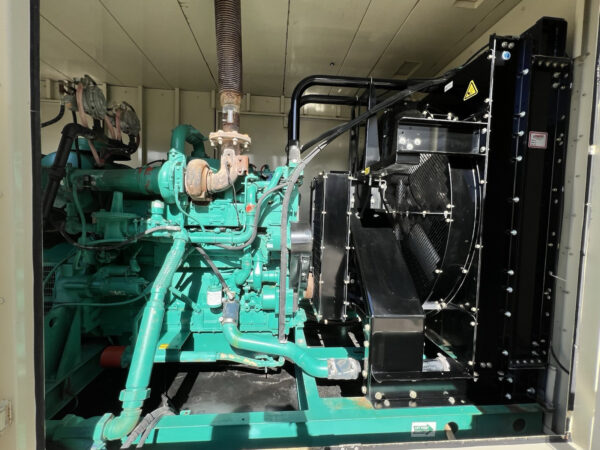 250KW Onan Cummins KTA19 Enclosed Natural Gas Generator - Image 4