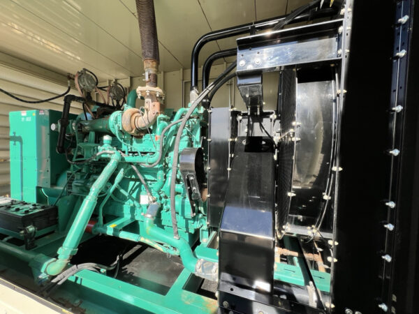 250KW Onan Cummins KTA19 Enclosed Natural Gas Generator - Image 5