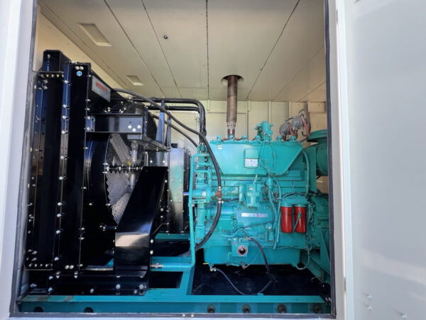 250KW Onan Cummins KTA19 Enclosed Natural Gas Generator - Image 6