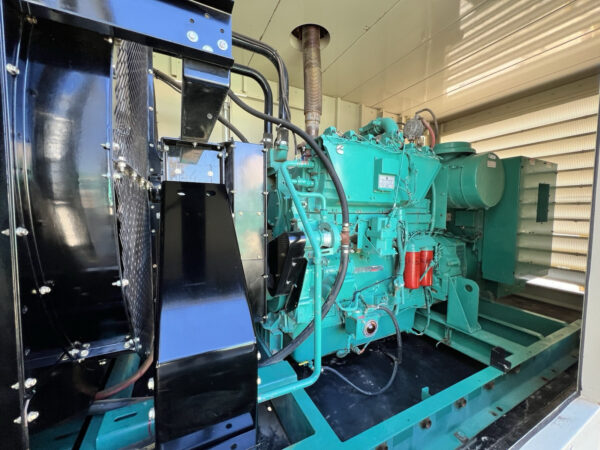 250KW Onan Cummins KTA19 Enclosed Natural Gas Generator - Image 7