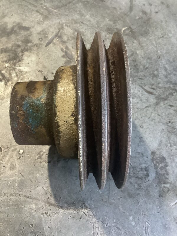 Detroit Diesel Crankshaft Pulley 2 Belt 5116484 - Image 4