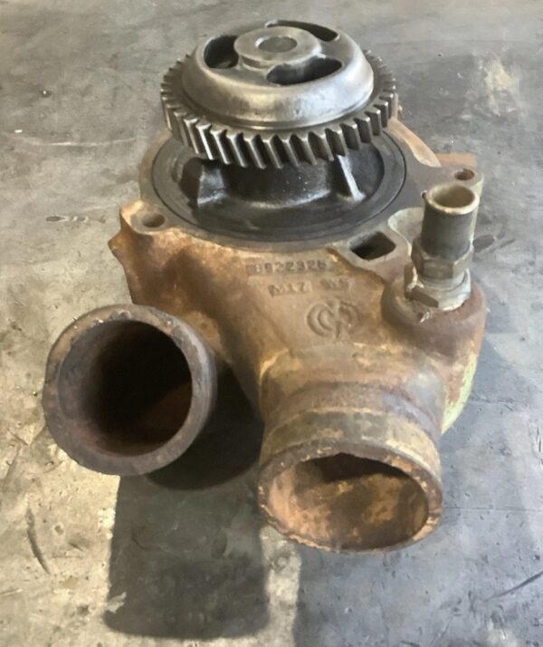 Detroit 8V71 Water Pump 8922325, Selling As Core - Image 4