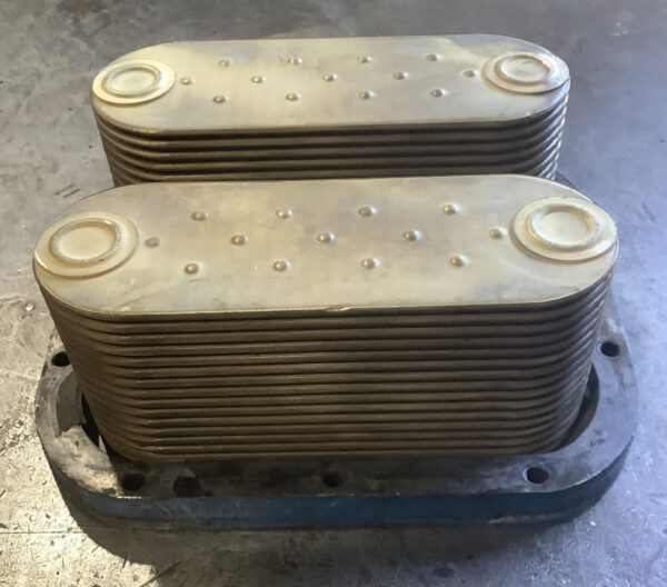 Detroit Diesel 16v92 Dual Oil Cooler, 32 Plates 8547552 - Selling As Core - Image 2