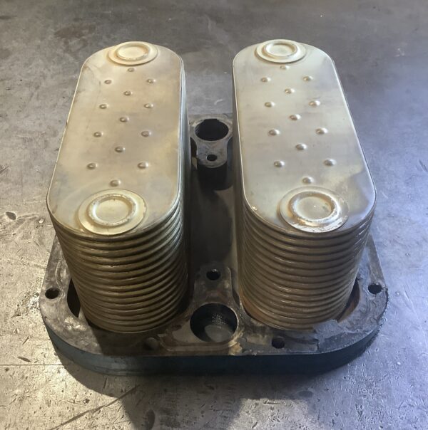 Detroit Diesel 16v92 Dual Oil Cooler, 32 Plates 8547552 - Selling As Core - Image 3