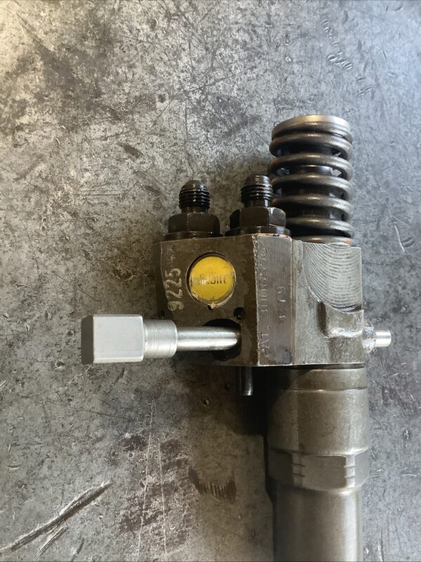 Detroit Diesel 16v92 Fuel Injector 9225 3006556 -Selling As Core - Image 3