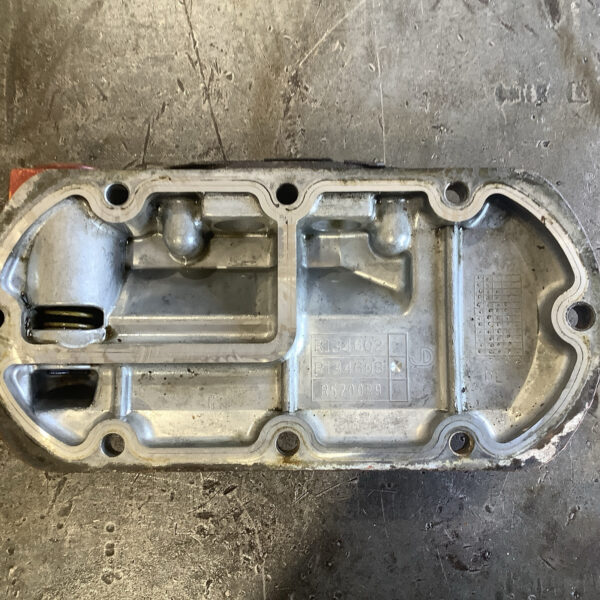 John Deere Engine Oil Cooler Cover R134602 R134603 R520089 - Image 3
