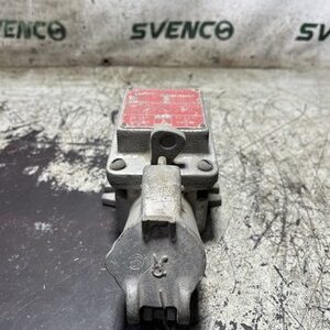 THE PYLE NATIONAL CO. Interlocked Tumbler Switch Receptacle YXA-23032-G